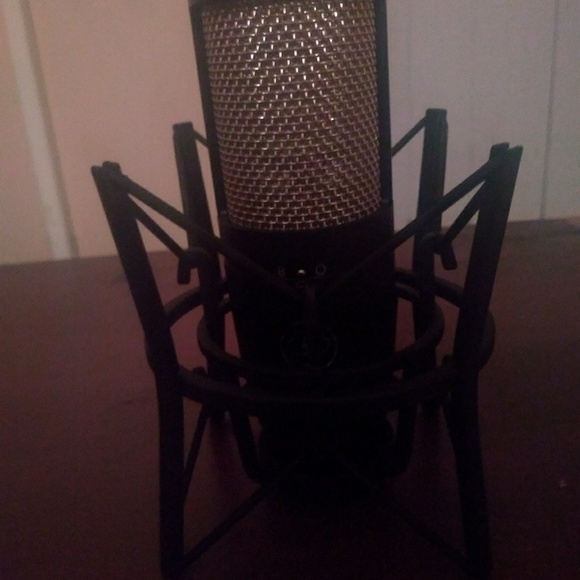 Akg P420 Condenser Microphone (New) - Picture 2 of 5